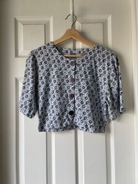 Jean Hillary Floral Button-Front Crop Blouse